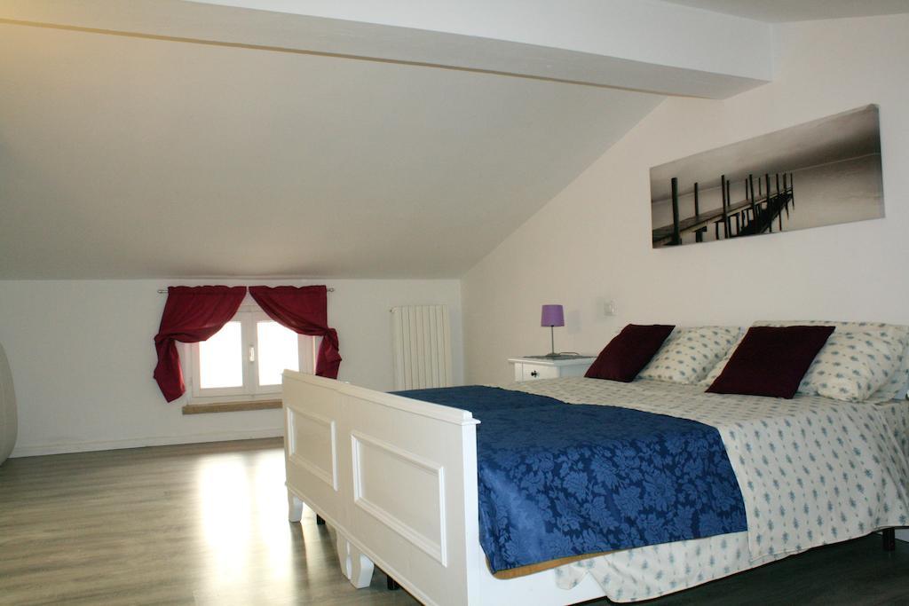 קסטלנואובו דל גארדה B&B Corte Del Garda חדר תמונה